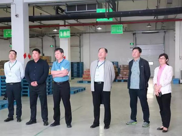 河南省藥品監(jiān)督管理局溫運安一行蒞臨我公司檢查指導工作